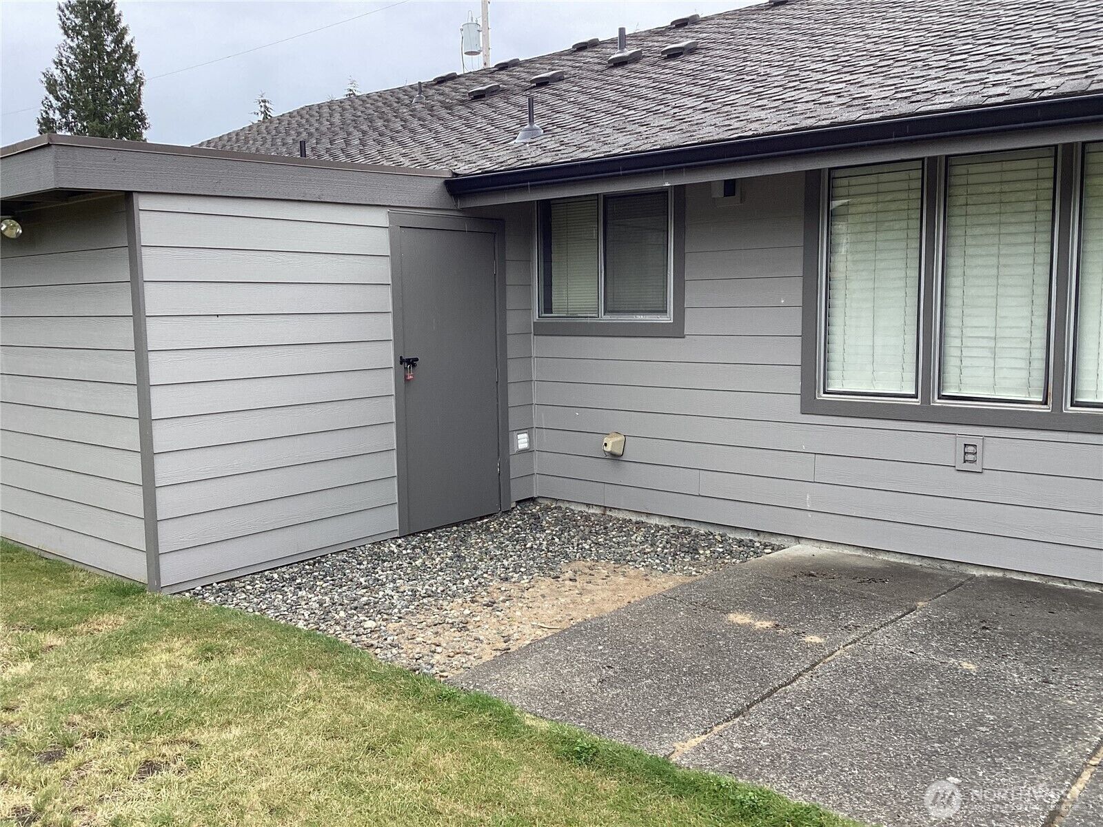 Property Photo: 1308 63rd Street SE WA 98203