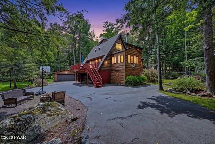 Property Photo: 1009 Rolling Hills Drive PA 18436