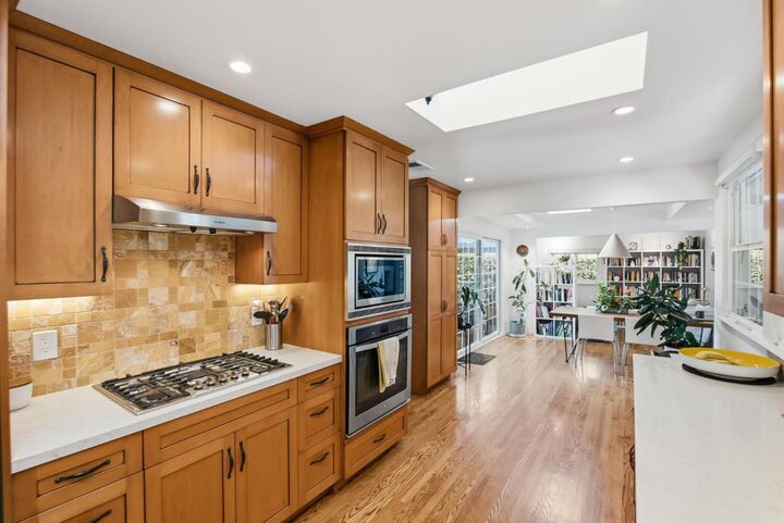 Property Photo: 1581 Fernside Street CA 94061