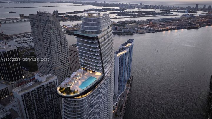 Property Photo:  300 Biscayne Boulevard Way 1705W  FL 33131 