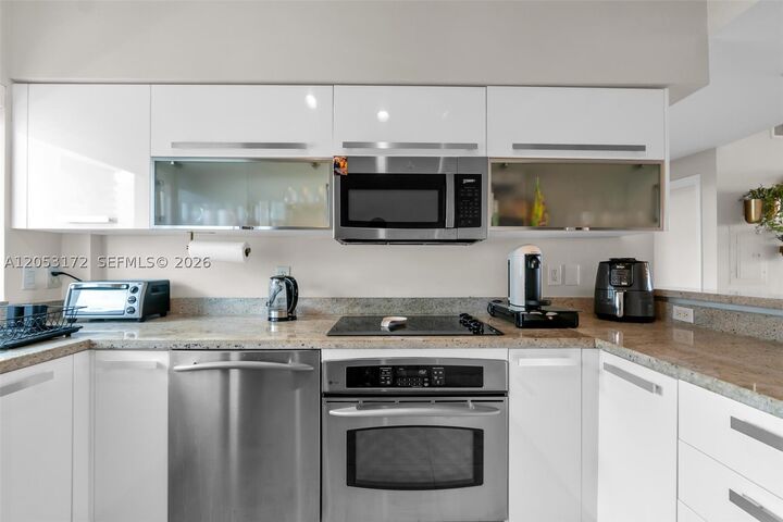 Property Photo: 601 NE 36th St 904 FL 33137