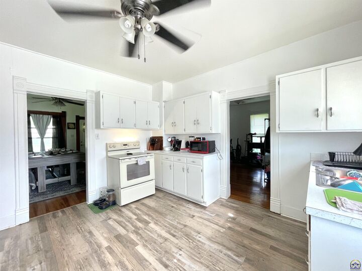 Property Photo:  609 Frazier St  KS 66088 