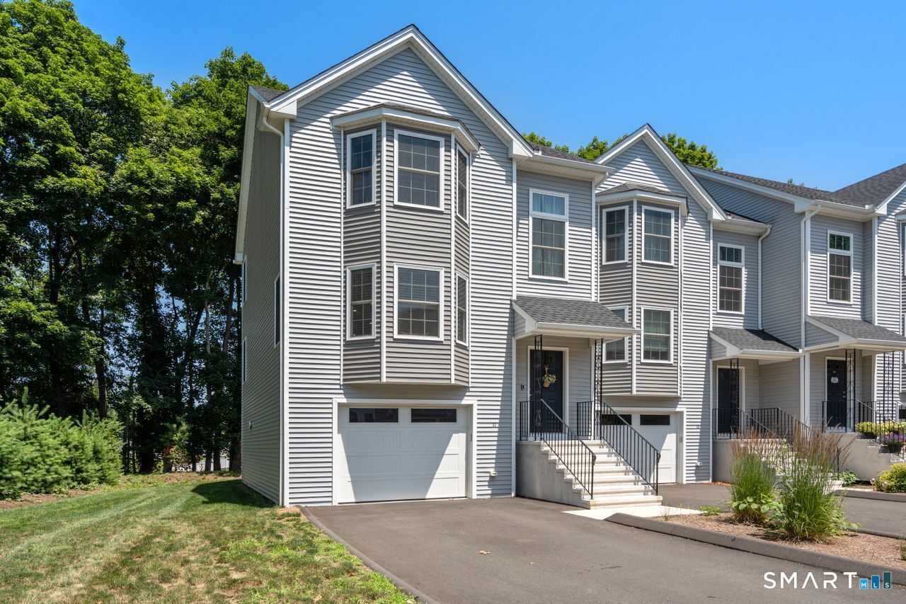 Property Photo:  11 Summer Brook Way 11  CT 06483 