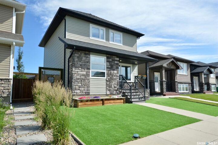 Property Photo:  414 Veltkamp Crescent  SK S7T 0S2 
