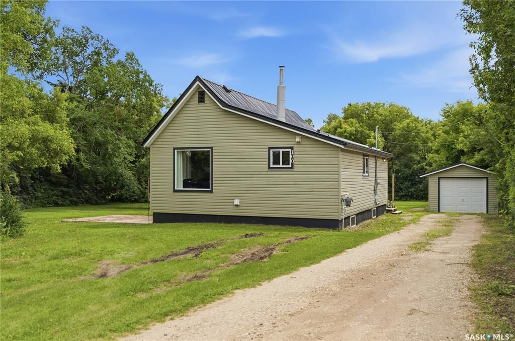 Property Photo: 100 Railway Avenue S SK S0M 1T0