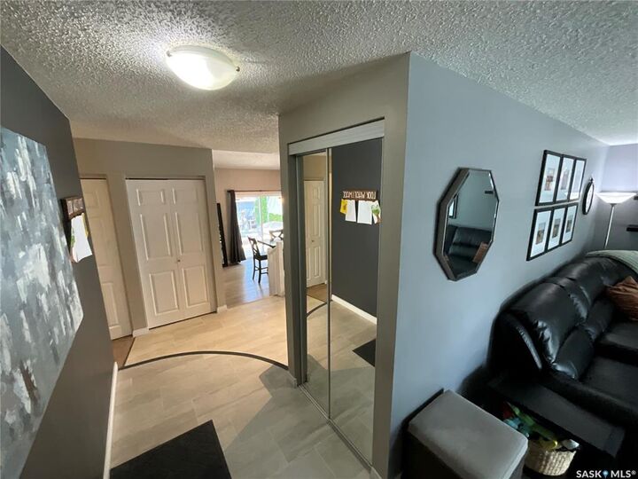 Property Photo:  10 Mackenzie Crescent  SK S4N 5G5 