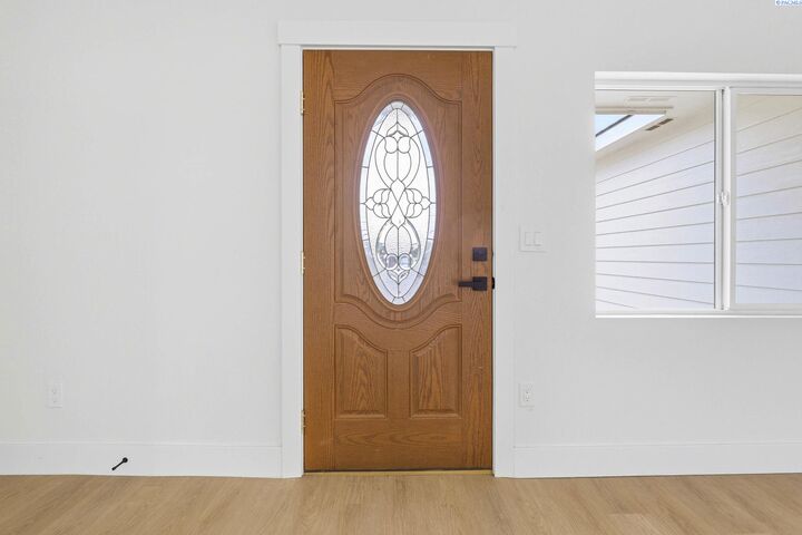Property Photo: 1001 E 7th Street WA 99320
