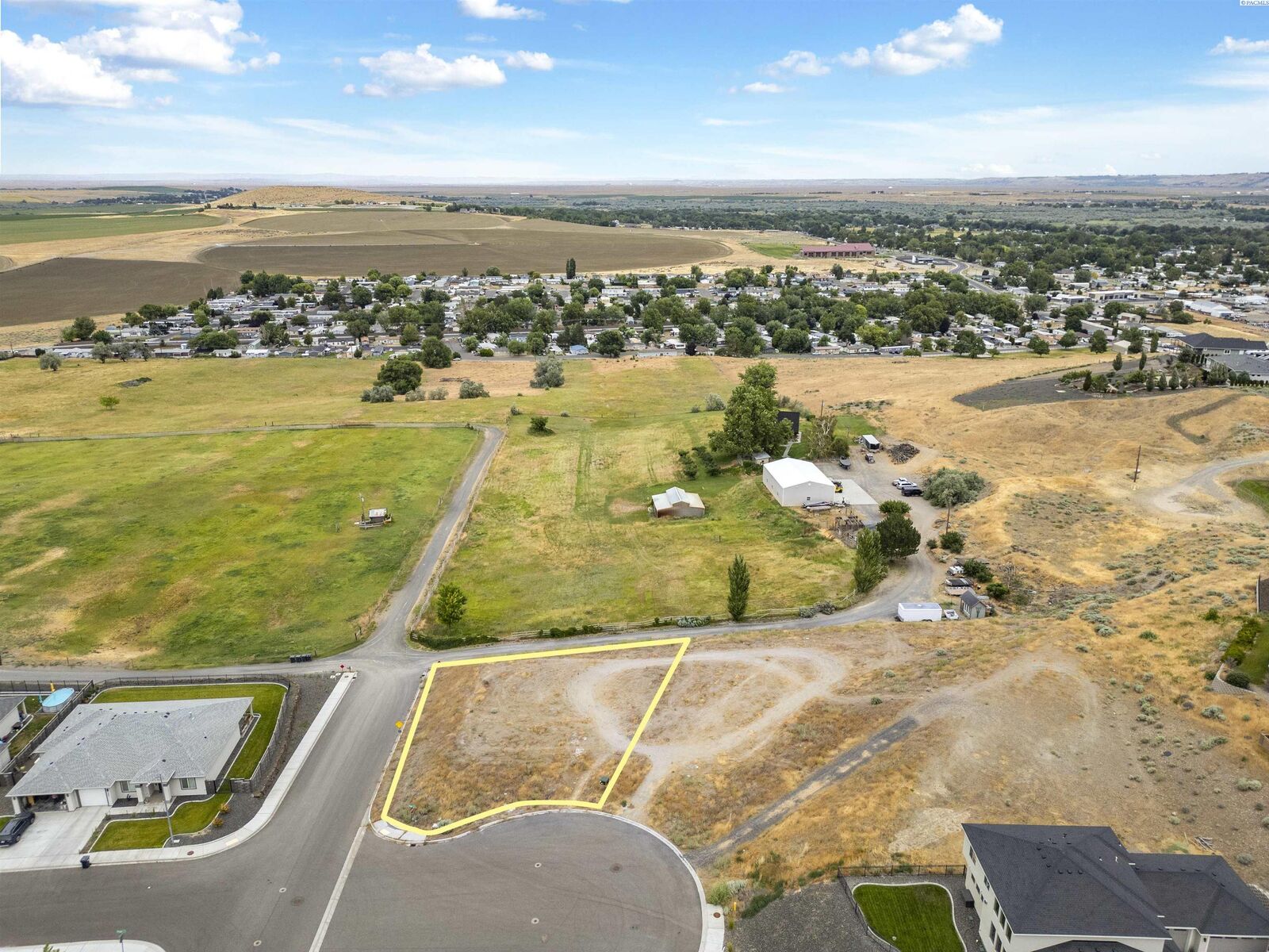 Property Photo: 6594 Caspian Place WA 99353