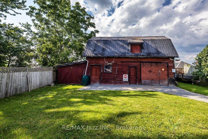 Property Photo:  132 King Street  ON K0M 2T0 
