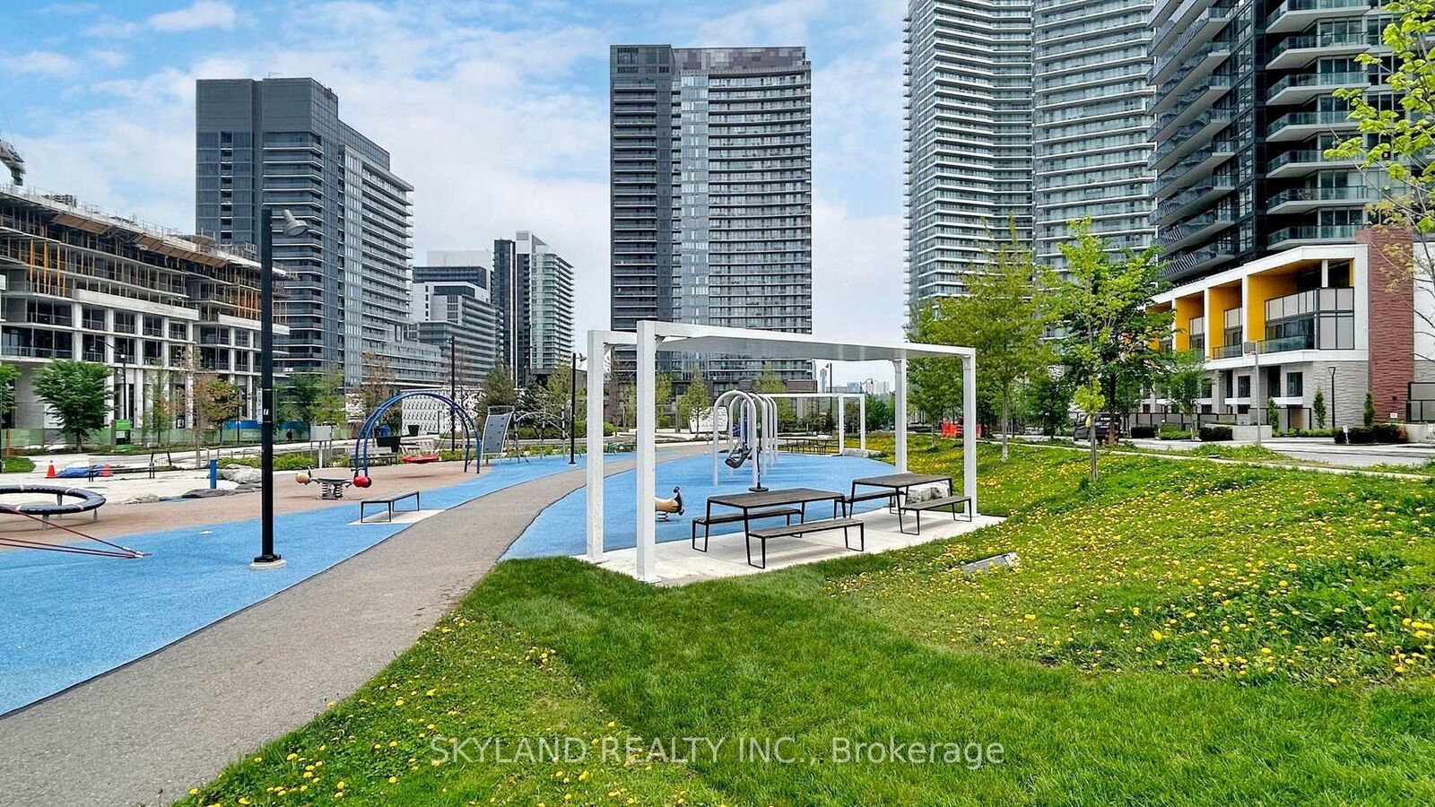 Property Photo: 27 McMahon Street 608 ON M2K 0J2