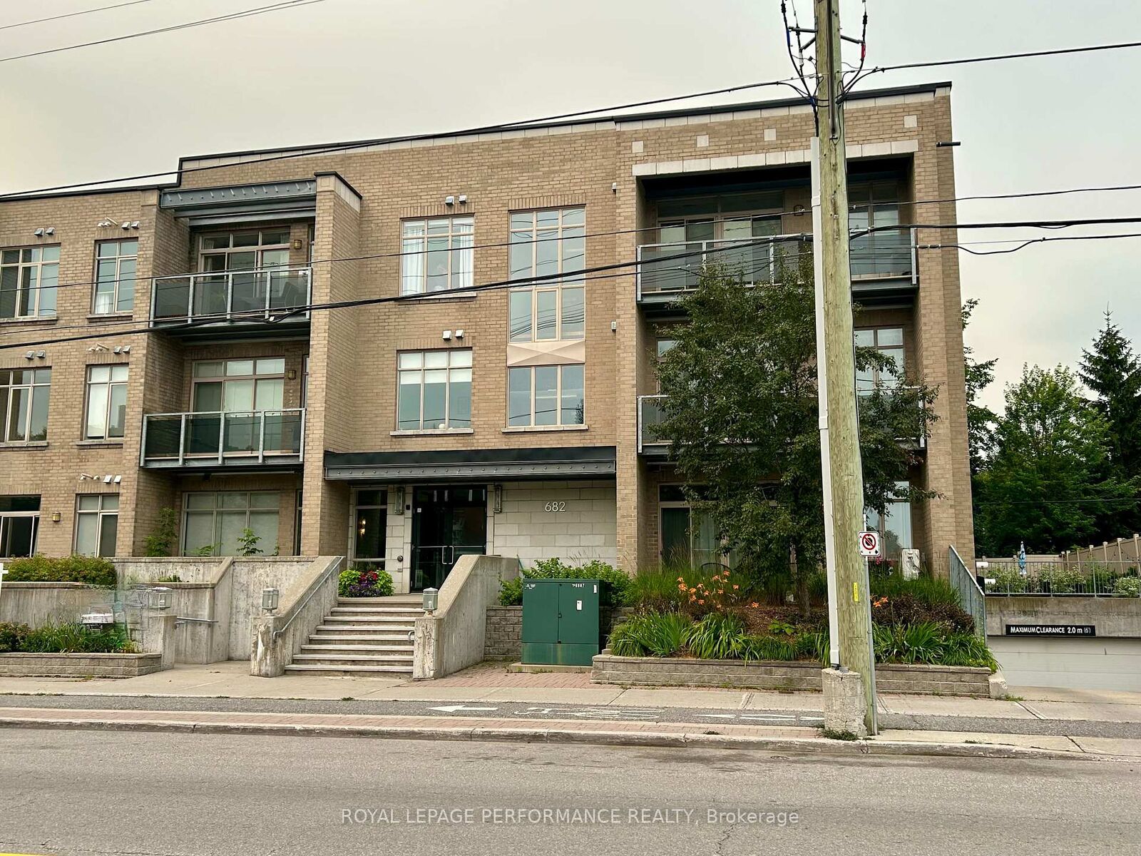 Property Photo:  682 Churchill Avenue 201  ON K1Z 5G5 