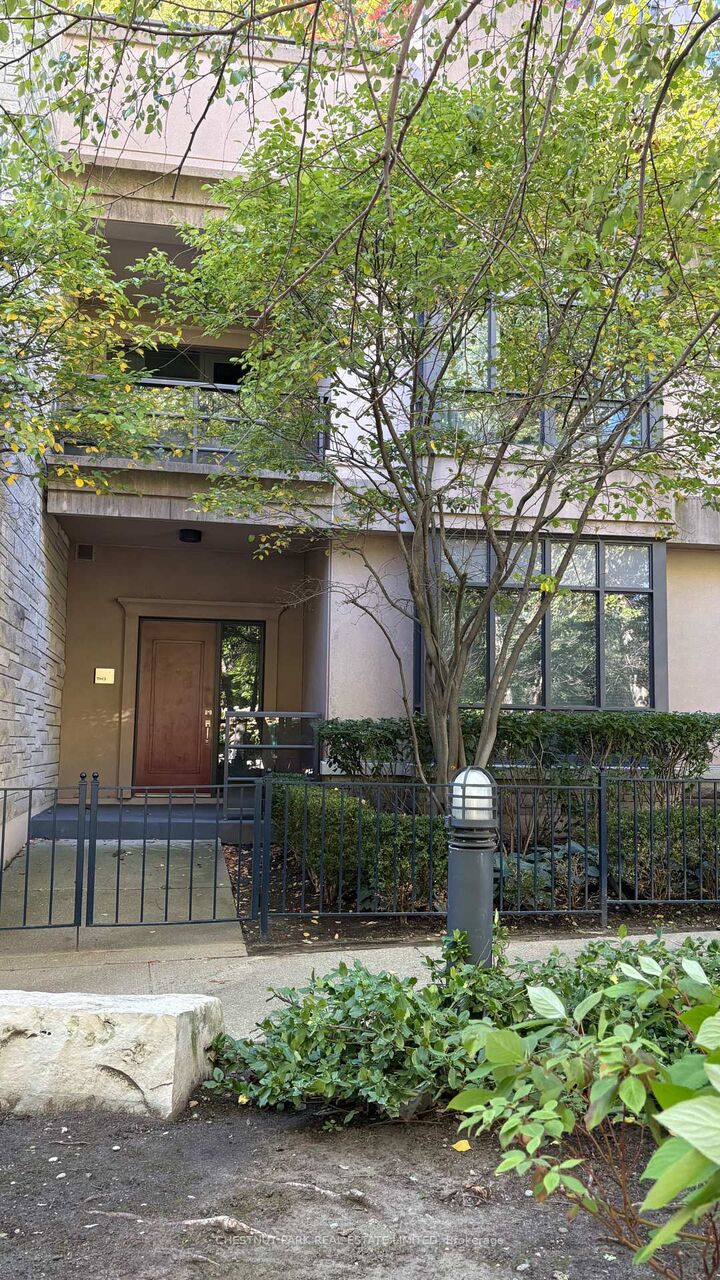 Property Photo:  500 Doris Avenue Th3  ON M2N 0C1 