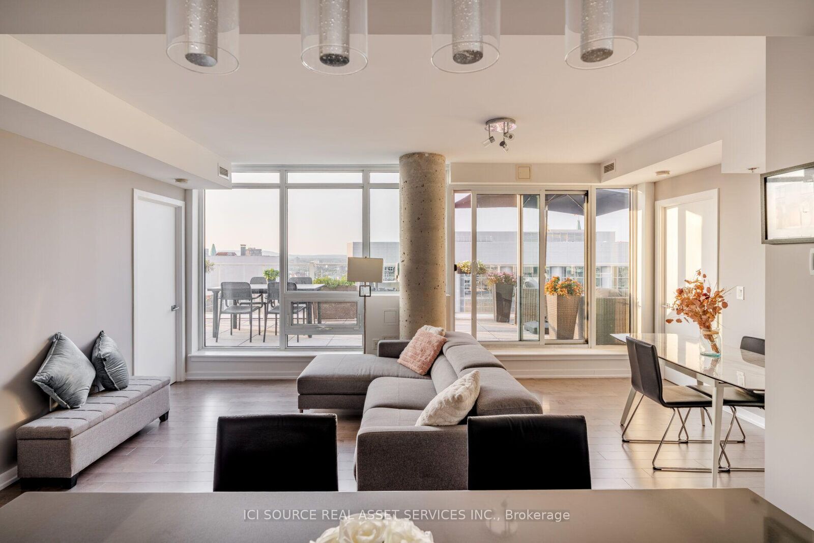 Property Photo:  199 Slater Street 2202  ON K1P 0C8 