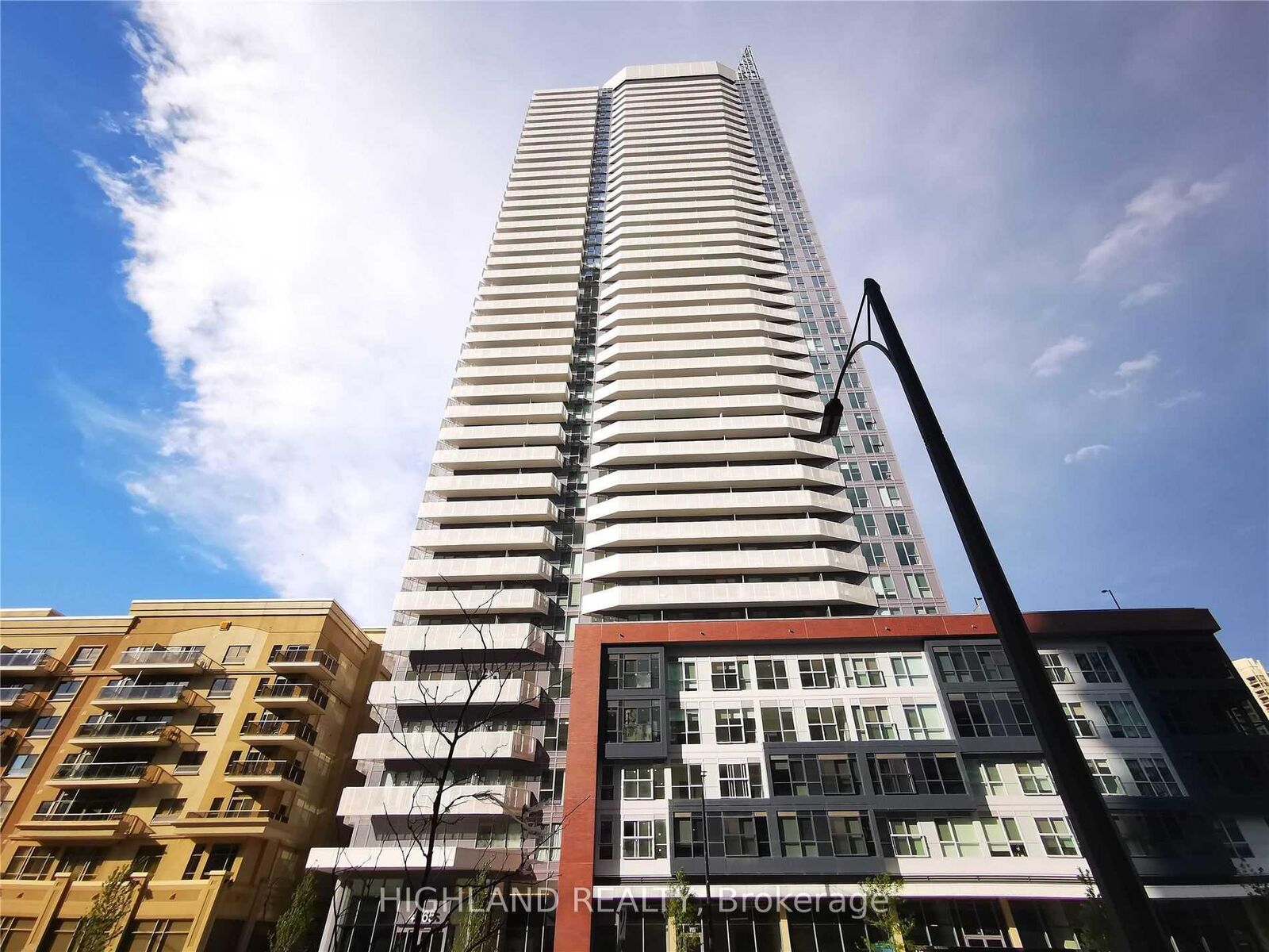 Property Photo:  4065 Confederation Parkway 1912  ON L5B 0L4 
