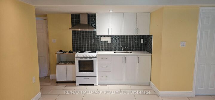 Property Photo: 21 Oakside Drive Lower Level ON L9P 2A4