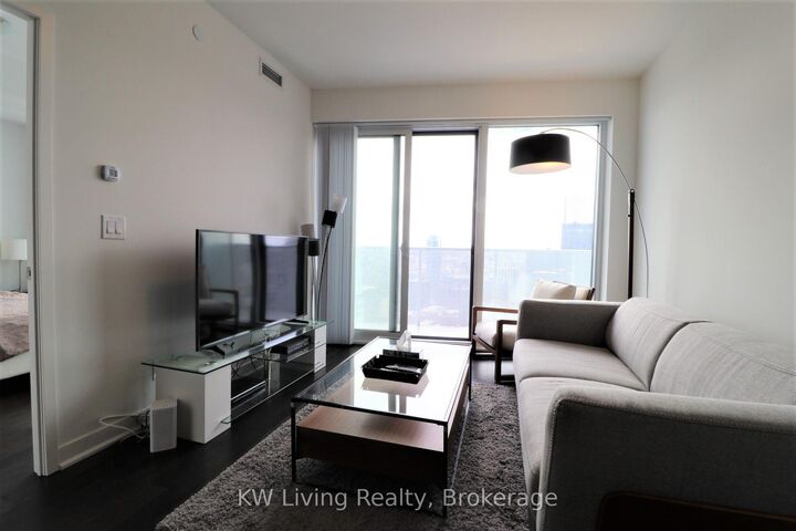 Property Photo: 88 Harbour Street E 6703 ON M5J 0C3