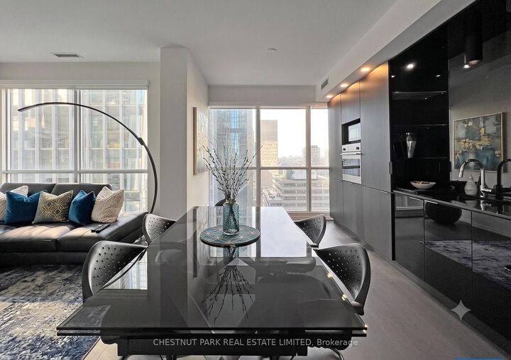 Property Photo:  70 Temperance Street 2111  ON M5H 0B1 