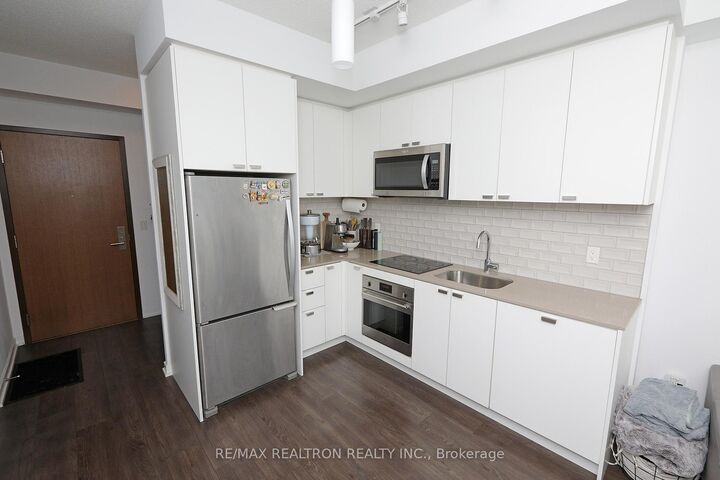 Property Photo:  56 Forest Manor Road 2509  ON M2J 0E5 