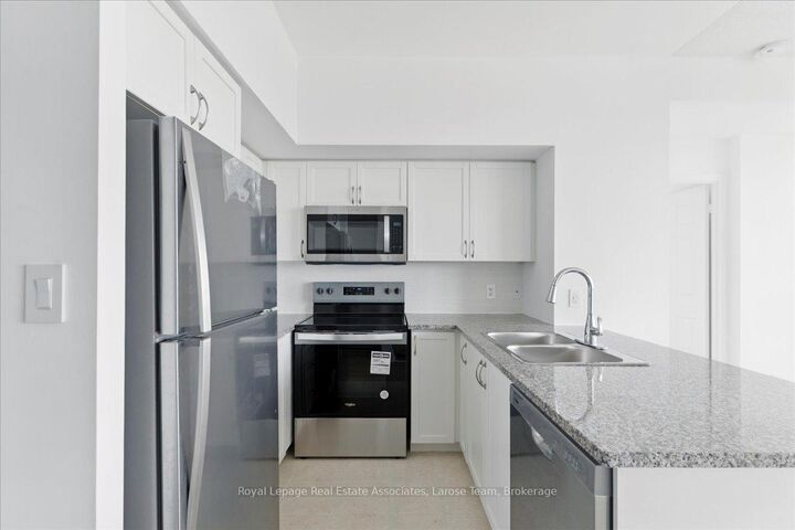 Property Photo: 208 Enfield Place 3701 ON L5B 0G8