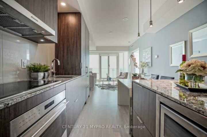Property Photo:  1 Bloor Street E 5808  ON M4W 0A8 