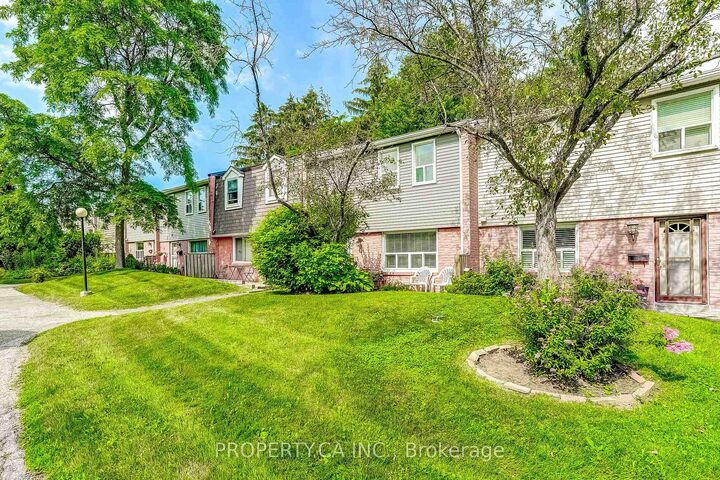 Property Photo:  1050 Shawnmarr Road 32  ON L5H 3V1 
