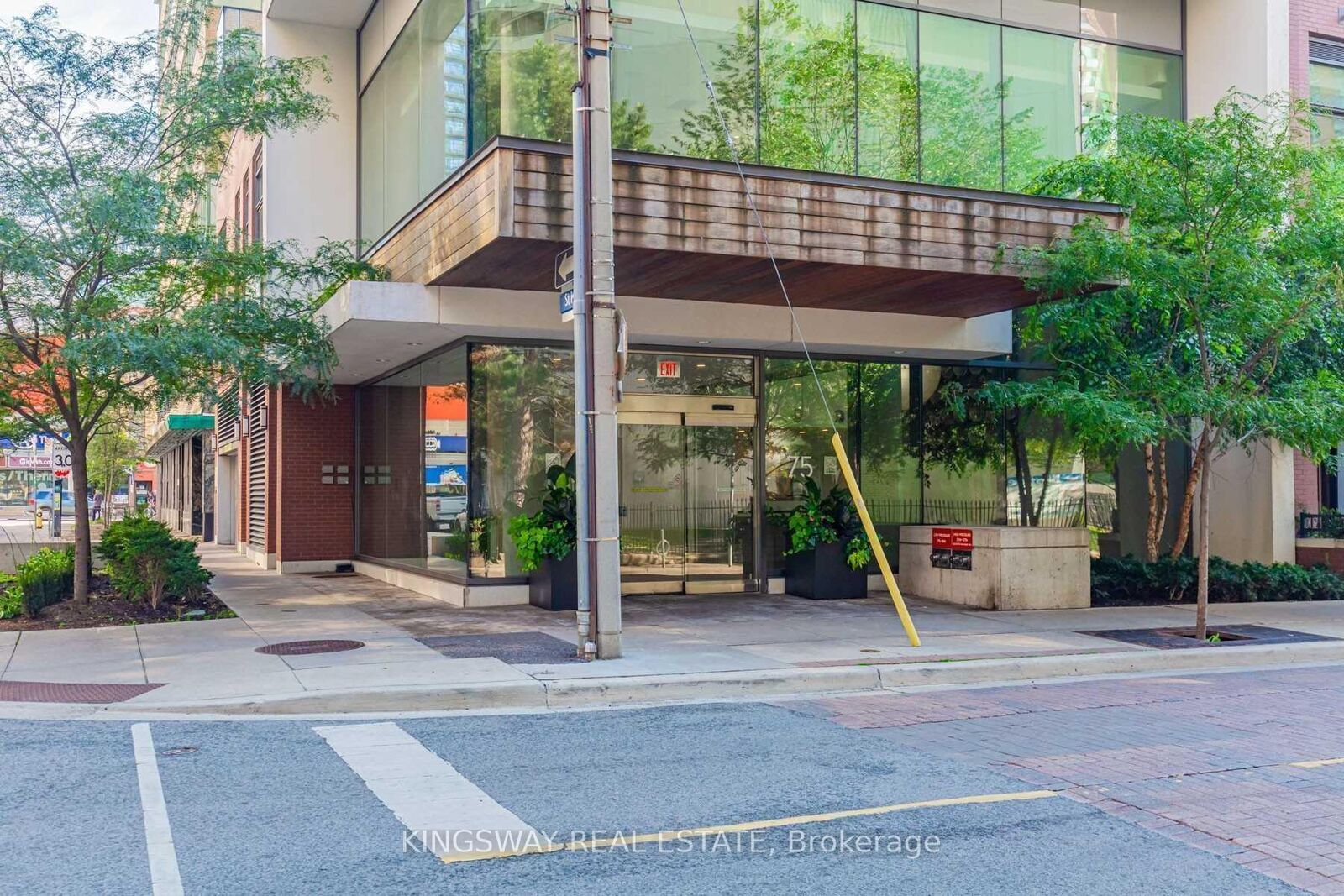 Property Photo: 75 St Nicholas Street 507 ON M4Y 0A5