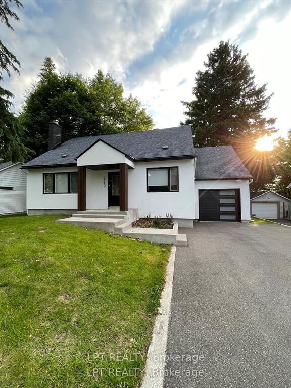 Property Photo: 2112 Alta Vista Drive ON K1H 7L8