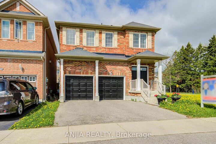 Property Photo:  2 Horn Street  ON L4A 0X9 