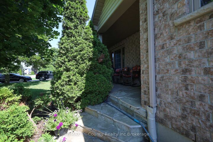 Property Photo:  43 Trillium Drive  ON N4G 5S8 