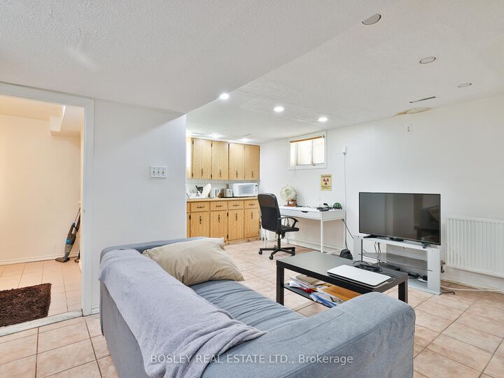 Property Photo: 283 Davisville Avenue Lower ON M4S 1H1