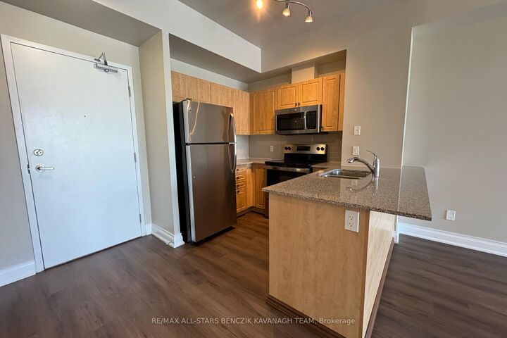 Property Photo:  68 Main Street N 233  ON L3P 0N5 