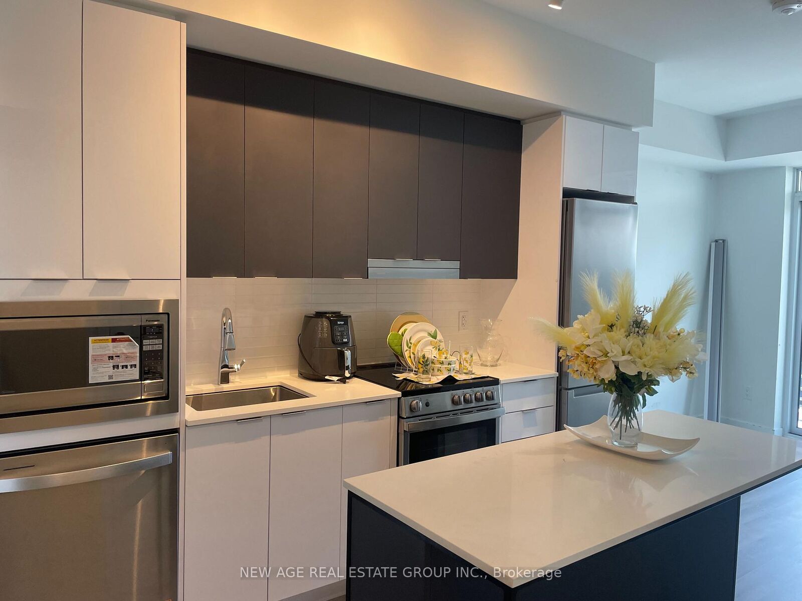 Property Photo: 5105 Hurontario St Street E 2107 ON L4Z 0C9