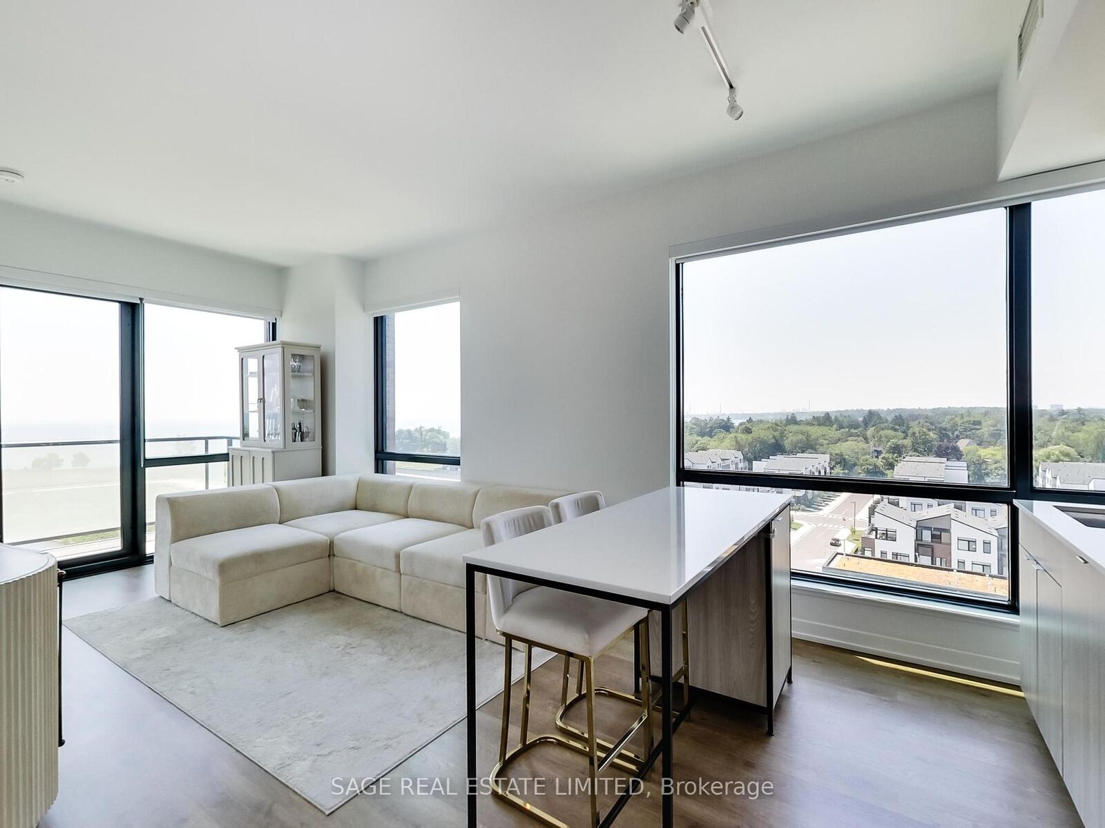 Property Photo:  251 Masonry Way 817  ON L5H 0B3 