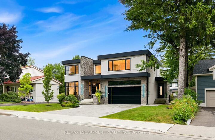 Property Photo: 1617 Trotwood Avenue ON L5G 3Z8