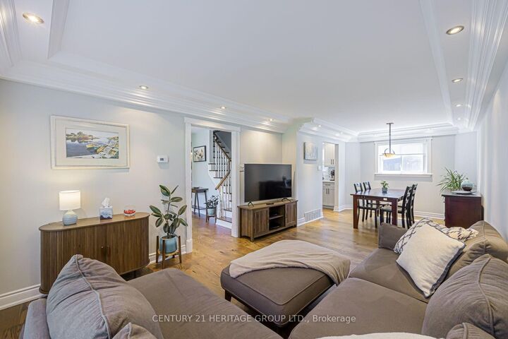 Property Photo: 380 Selby Crescent ON L3Y 6E1