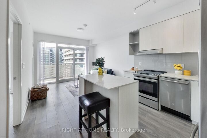 Property Photo: 2520 Eglinton Avenue W 1602 ON L5M 0Y4