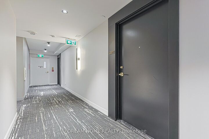 Property Photo:  85 Wood Street 3802  ON M4Y 0E8 