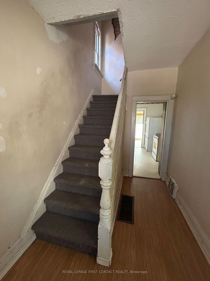 1068 1st A Avenue W — photo 1