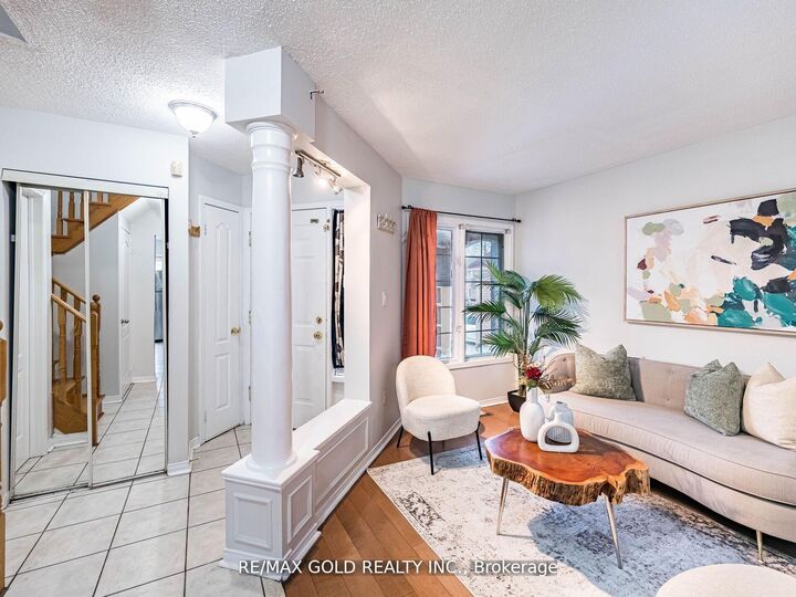 Property Photo: 33 Fiddleneck Crescent ON L6R 1R2