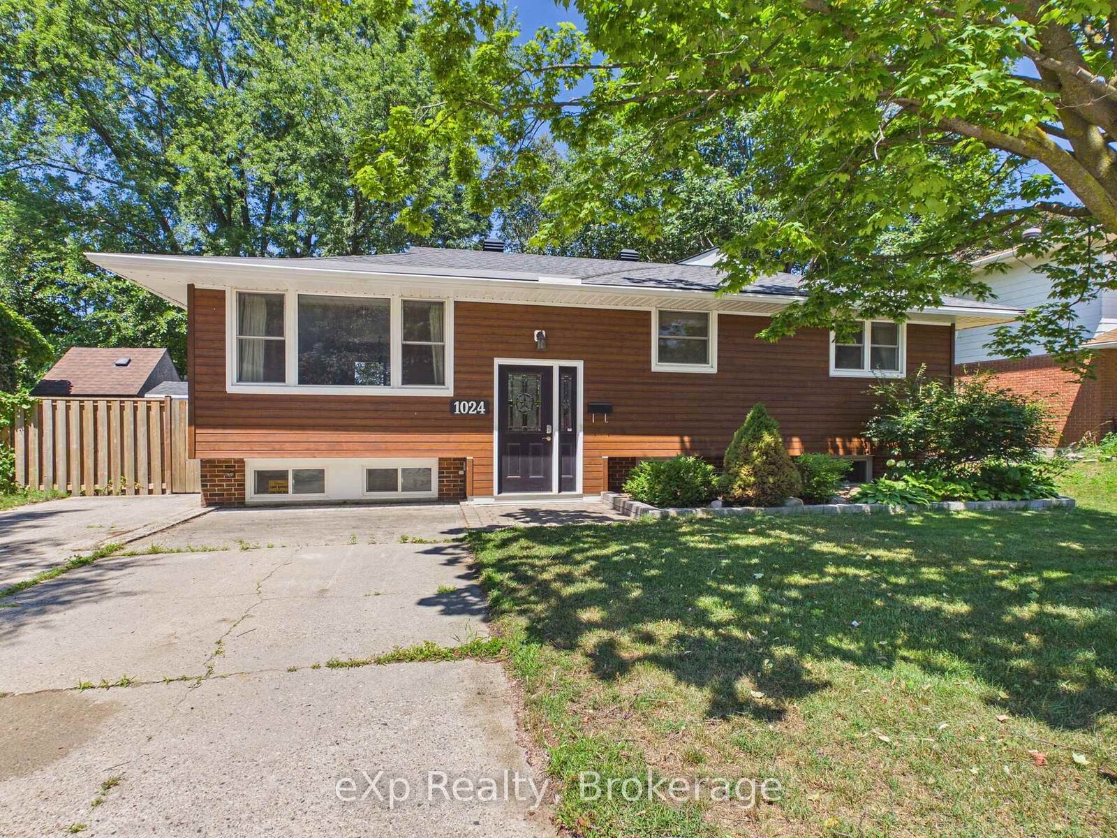 Property Photo: 1024 Wellington Street ON N0H 2C3