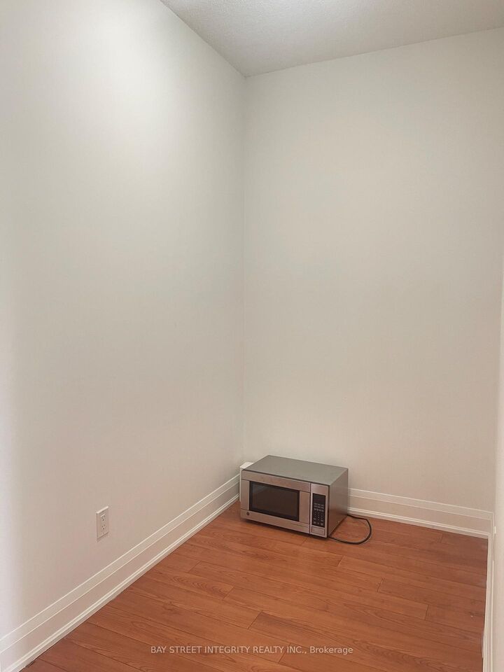 Property Photo: 68 Canterbury Place 1001 ON M2N 0H8