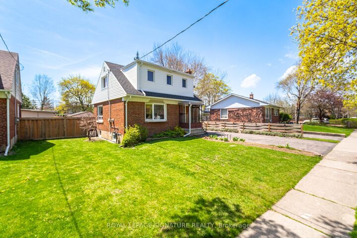 Property Photo:  18 Erlesmere Avenue  ON L6W 2T5 