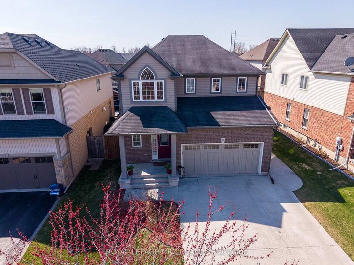 12 Wilfrid Laurier Crescent — photo 1