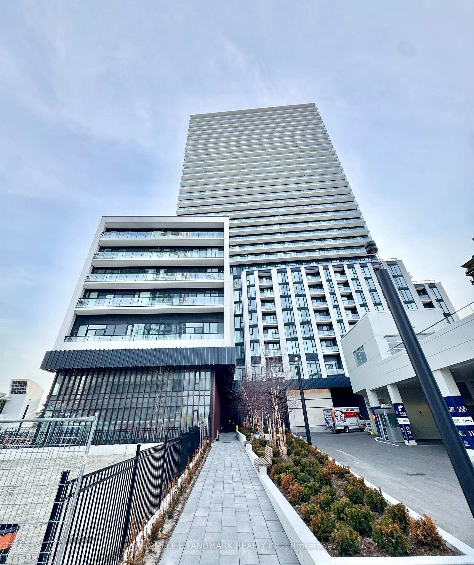 Property Photo: 5858 Yonge Street 1823 ON M2M 0C6