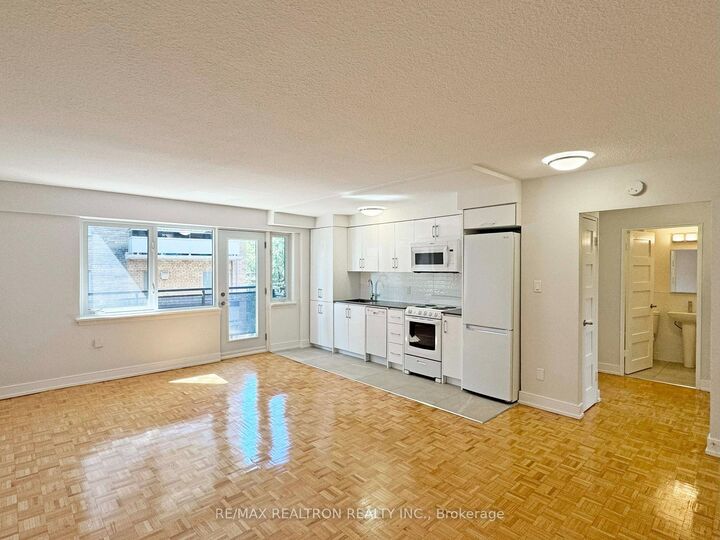 Property Photo: 95 Lawton Boulevard 706 ON M4V 1Z8
