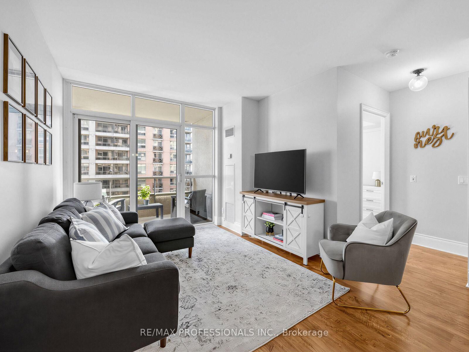 Property Photo: 5233 Dundas Street W 1123 ON M9B 6M1