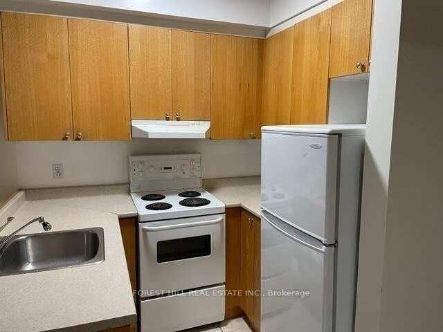 Property Photo: 126 Dundas Street 202 ON M5B 1E2