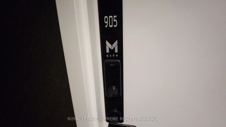 Property Photo: 3883 Quartz Road 905 ON L5B 0M4