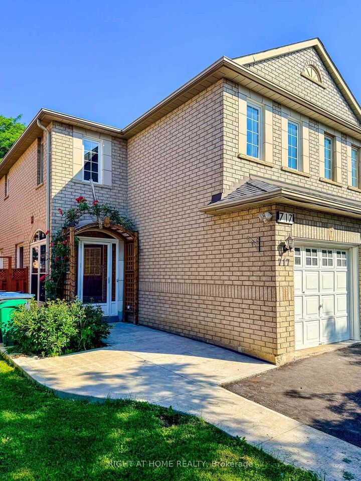 Property Photo: 717 Mirage Place ON L5R 3Y2