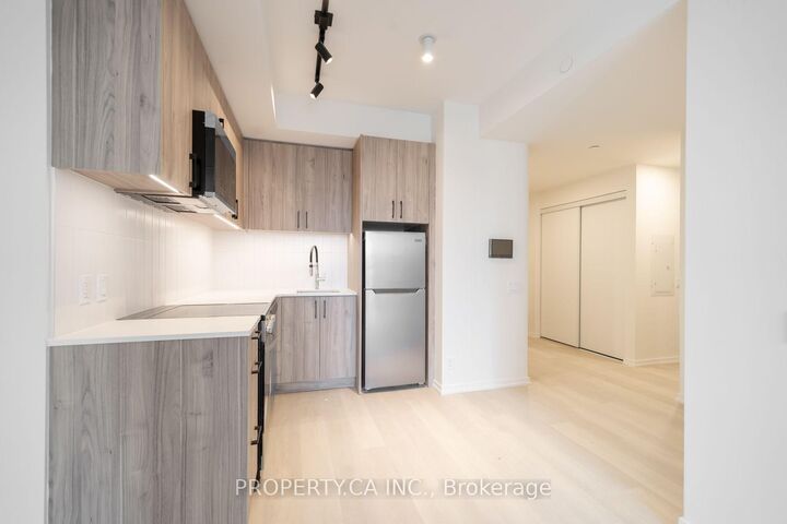 Property Photo: 109 Erskine Avenue 309 ON M4P 0G8